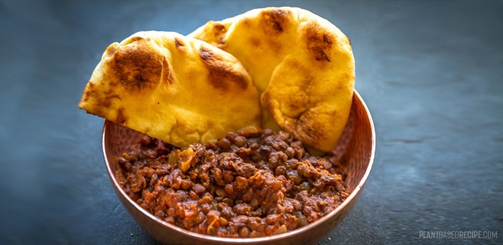 Green lentils spiced with tamarind. 