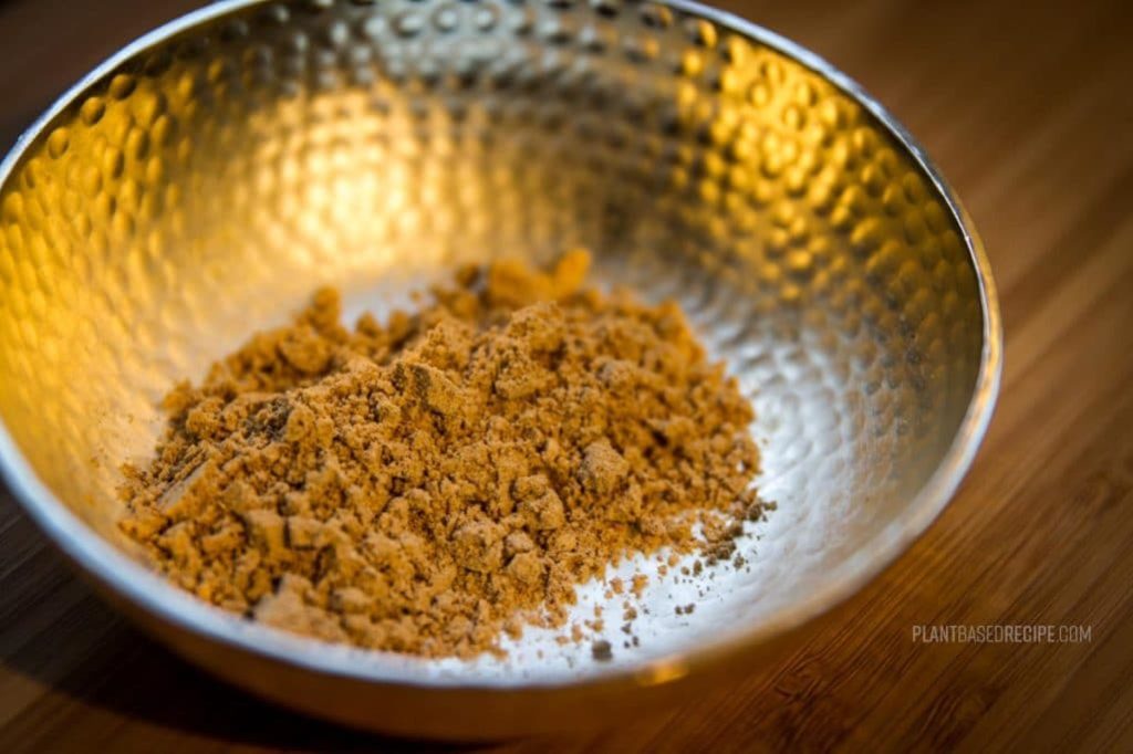 Peanut flour spice blend