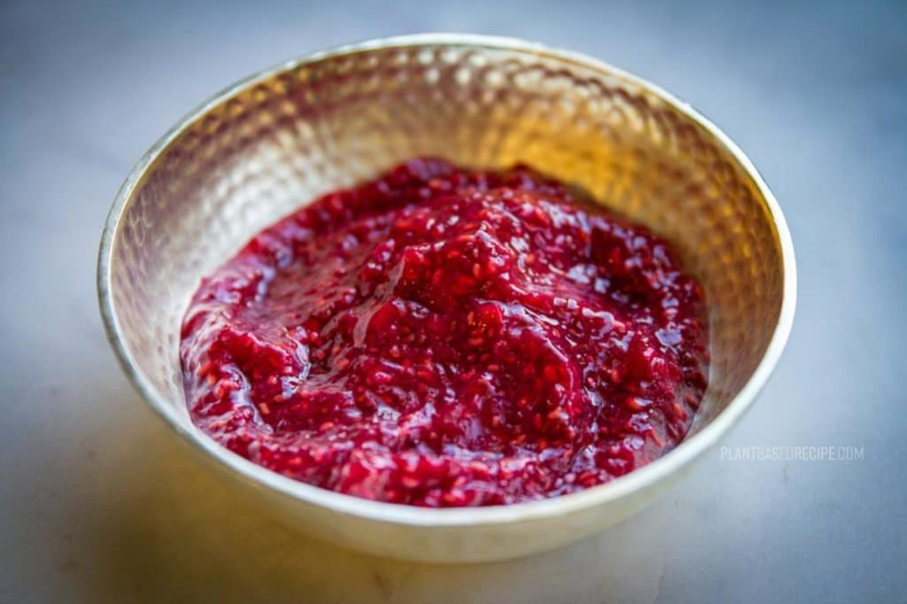 Overnight raspberry chia jam (vegan, no sugar)