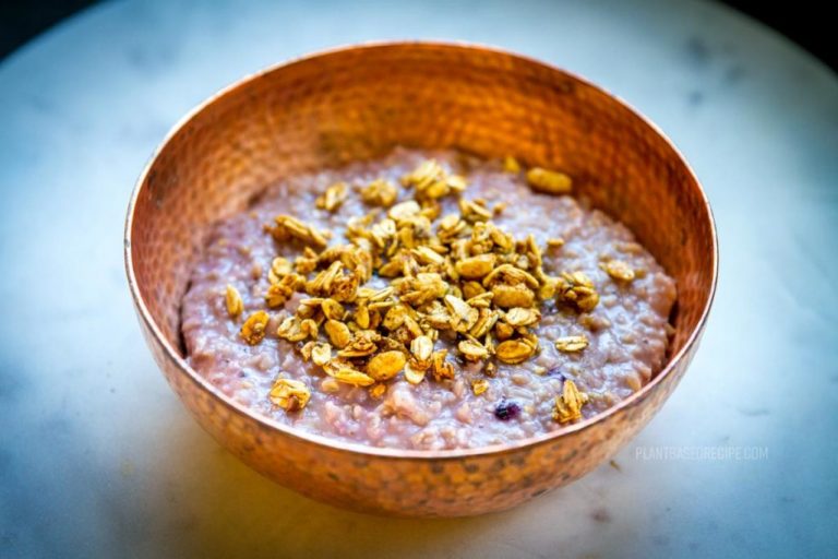 Blueberry Vanilla Oatmeal in a bowl