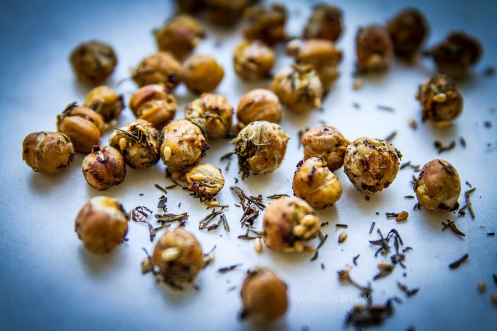 Dry roasted Za'atar chickpeas (Low fat, no oil), a perfect vegan snack!
