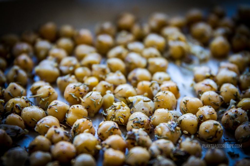 Dry roasted Za'atar chickpeas (Low fat, no oil), a perfect vegan snack!