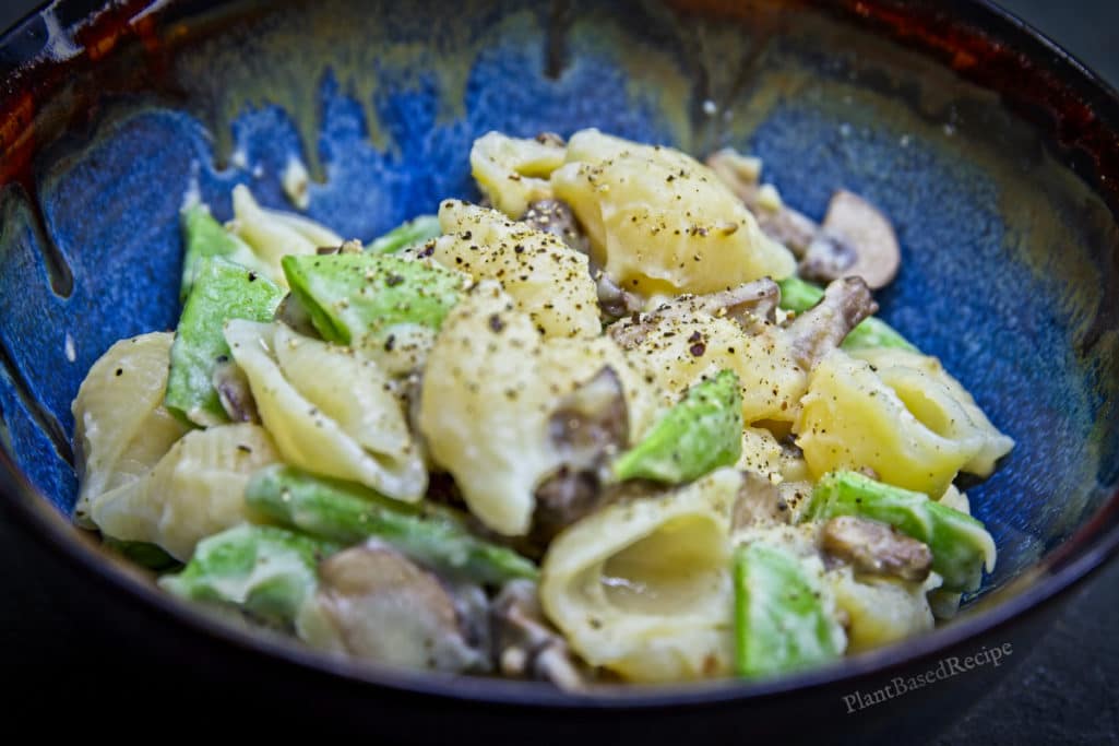 Creamy vegan garlic sauce with pasta and vegetables