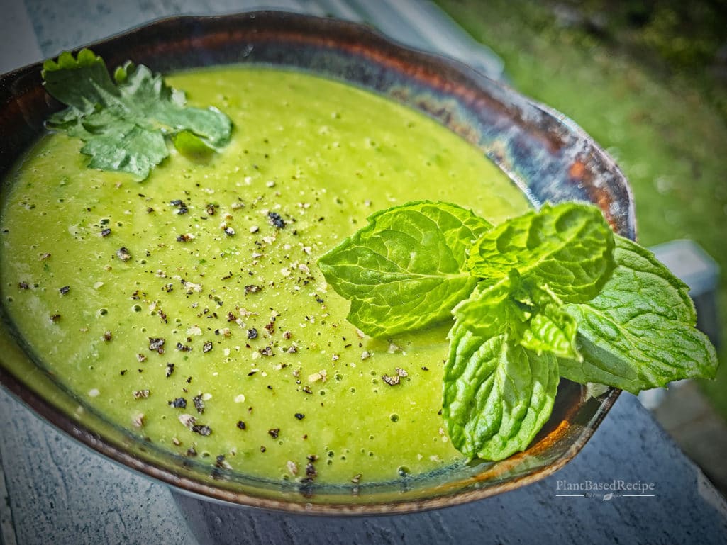 Vegan oil free cilantro mint salad dressing