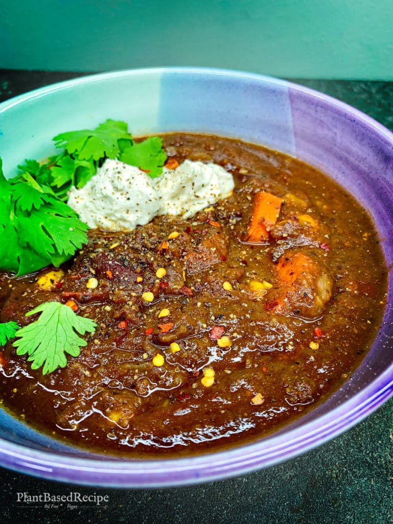 So many topping options for this vegan chili recipe.