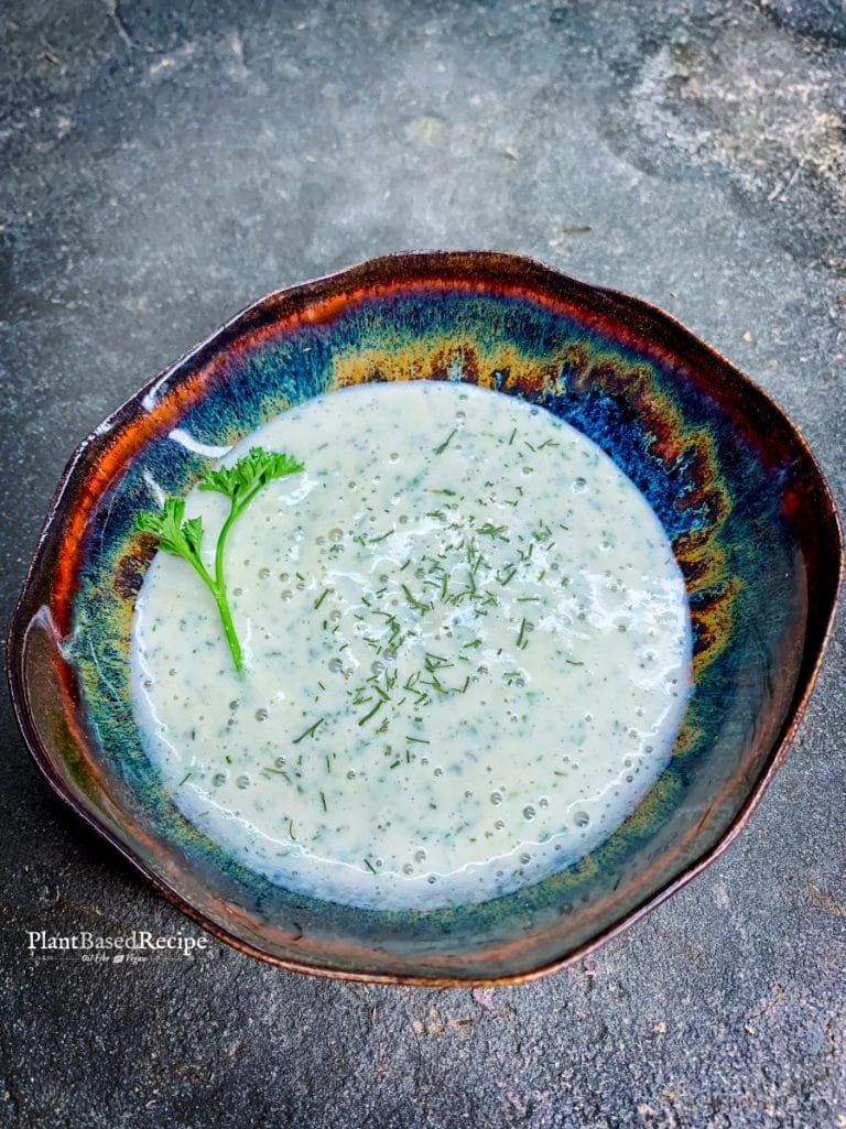 Oil free vegan recipe for a creamly salad dressing with lime, parsley and dill 