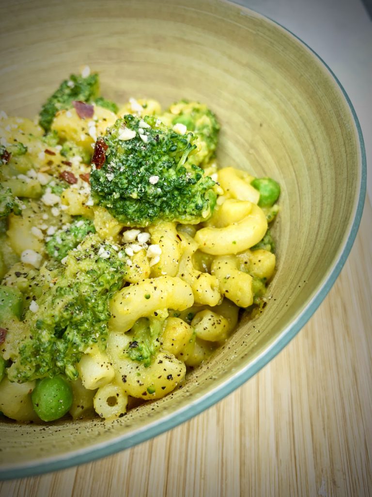 Vegan Mac and Cheese with broccoli